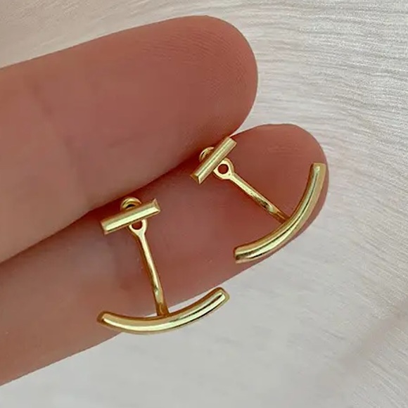 🔵𝟲𝟱%𝗢𝗙𝗙 𝗯𝘂𝗻𝗱𝗹𝗲𝘀 𝟯+🔵 NEW Gold Curved Line Minimalist Jacket Earrings - Picture 3 of 8